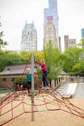 Proud to be a city mouse Playing in Central Park. Photo: Rain0975, via flickr