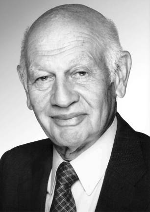 the duke of york Builder and philanthropist Leonard Litwin, who brought premier rental apartment buildings to the East Side, West Side and Downtown Manhattan. Photo: Glenwood Management.
