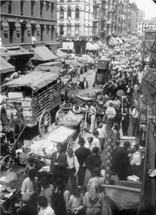 DISRUPTING THE GRID A jumble of pushcarts at odds with the grid, along Hester Street in 1903. The photograph portrays conditions that in the late 1930s led Mayor Fiorello LaGuardia to crack down on pushcarts and drive them off the streets. Photo via Wikimedia Commons