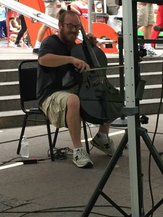 Underground Players Get A Spotlight Experimental cellist Jacob Cohen perfoming at Zuccotti Park recently. He is one of several musicians giving Tuesday afternoon performances through July 26. Photo: Erica Magrin