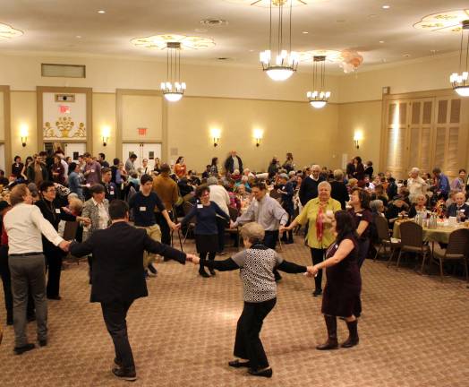 a pre-thanksgiving celebration for older new yorkers At the banquet at Congregation Rodeph Sholom. Photo courtesy of DOROT
