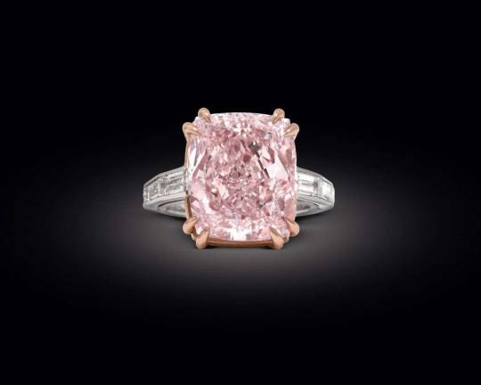 AVENUE Shows Preview: What a 12.27 Carat Majestic Pink Diamond Ring Looks Like
