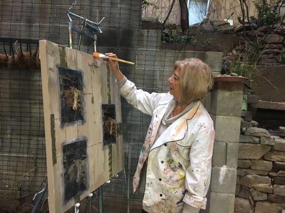 the color and the shape Susi Raphael in her Chinatown studio. Photo: Paola Aurisicchio