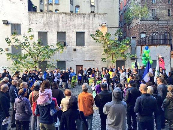 grass roots effort wins park funding Members of Friends of 20th Street Park in the lot that will be turned into green space. Photo: Friends of 20th Street Park