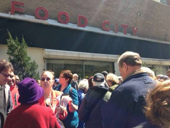 Residents Rally to Save Food City Residents Rally to Save Food City