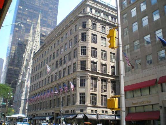 BATTLING FOR THE SOUL OF SAKS Saks Fifth Avenue's trophy property could be reinvented as a hotel, offices or high-end residential condos with terraces if a hedge fund investor gets his way. Photo: David Shankbone, via Wikimedia Commons