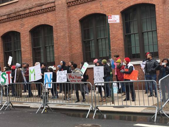 Pro-choice rallies increase Pro-choice demonstrators, rallied together by the newly-formed NYC for Abortion Rights, faced off against an anti-abortion faction outside the Planned Parenthood clinic on Bleecker Street Saturday. Photo: Claire Wang 