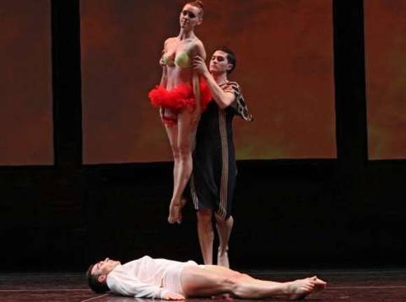 Stephen Petronio Company at the Joyce Stephen Petronio Company at the Joyce
