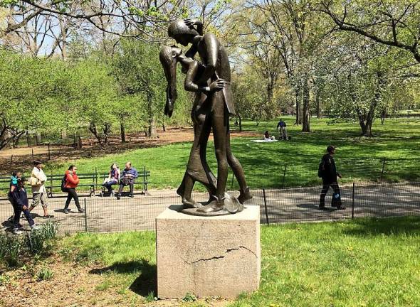 shakespeare in the digital age Statue of Romeo and Juliet in Central Park. Photo: Ron Cogswell, via flickr