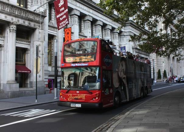 Pols: limit tour buses A tour bus winds its way through the Financial District. Photo: Prayitno, via Flickr
