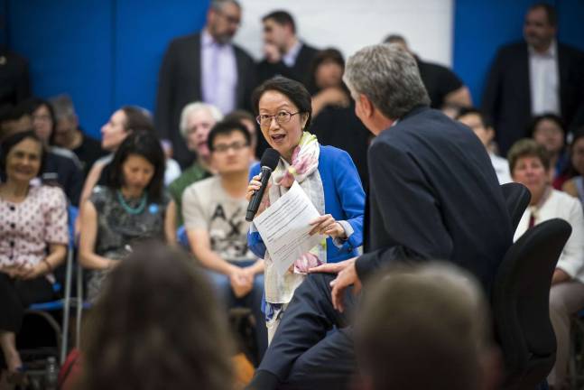 NYPD lawyer quells free speech dispute Council Member Margaret Chin and Mayor Bill de Blasio at the June 21 town hall meeting at the Chinatown YMCA/University Settlement. Photo: Ed Reed/Mayoral Photography Office.
