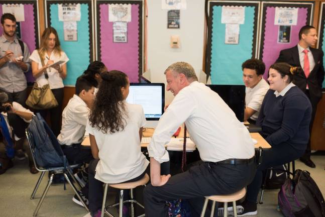 Preparing for automation in NYC Mayor Bill de Blasio’s computer science education initiative aims to prepare students to work in an increasingly automated economy. Photo: Michael Appleton/Mayoral Photography Office