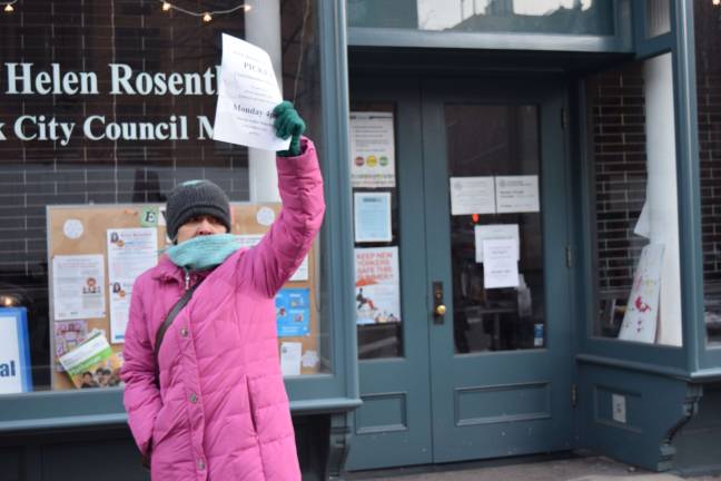 Neighbors Picket, Oppose Museum Project UWS resident Maria Fernandez hands out fliers outside Councilmember Helen Rosenthal's office, in protest of an expansion plan at the American Museum of Natural History that will cut into Theodore Roosevelt Park.