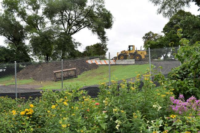 Esplanade reconstruction Underway A popular sledding hill near Gracie Mansion will be closed during reconstruction work on the nearby East River Esplanade. Photo: Michael Garofalo