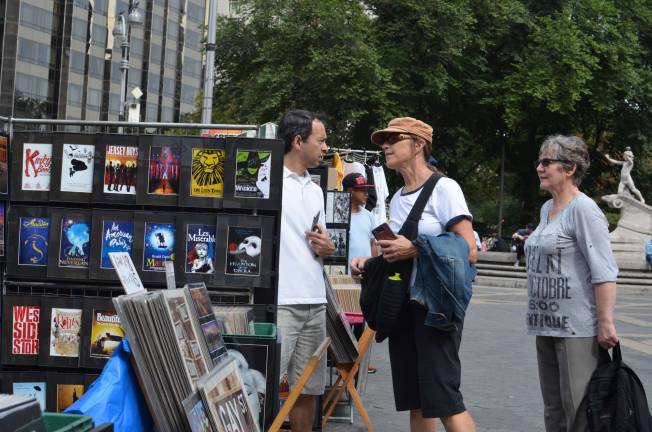 Street vendor cap could be lifted City Council Speaker Melissa Mark-Viverito is looking at raising or lifting altogether the merchandise and food vendor permit cap. Photo by Daniel Fitzsimmons.