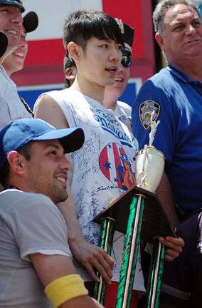 Coney Island's Hot Dog Eating Contest 2012: Chestnut and Thomas Win, Still No Kobayashi