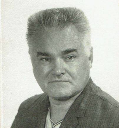 A passport photo of Father Henry J. Browne from the early 1970s. The priest was beloved on the West Side for his spirited battles on behalf of peace, civil rights, tenants’ rights, affordable housing and the right of his low-income parishioners to stay in their homes. Photo courtesy of Flavia Alaya