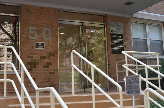 50 West 93rd St., where three unknown men suspected of impersonating police officers questioned tenants about their residency status last month. Photo by Daniel Fitzsimmons.